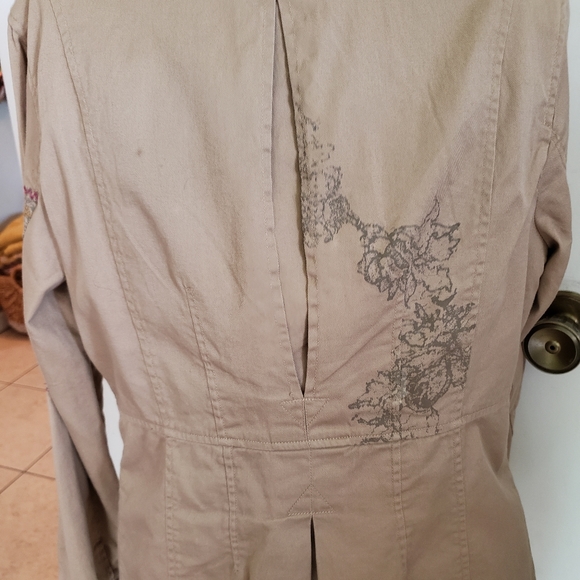 Light Jacket - Picture 2 of 4